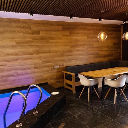 Svoi Hotel Poljanytsja Eksteriør bilde