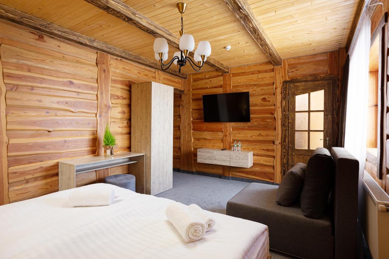 Svoi Hotel Poljanytsja Eksteriør bilde