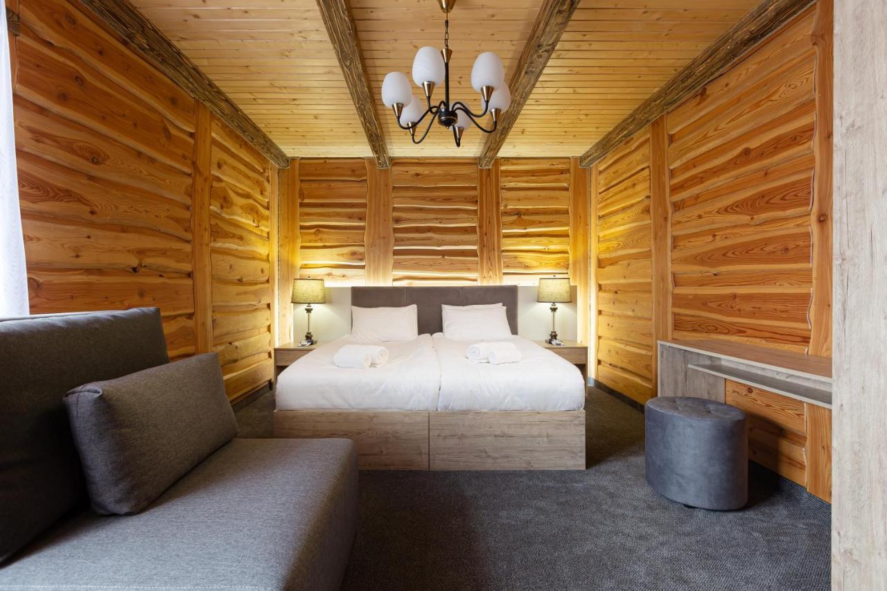 Svoi Hotel Poljanytsja Eksteriør bilde