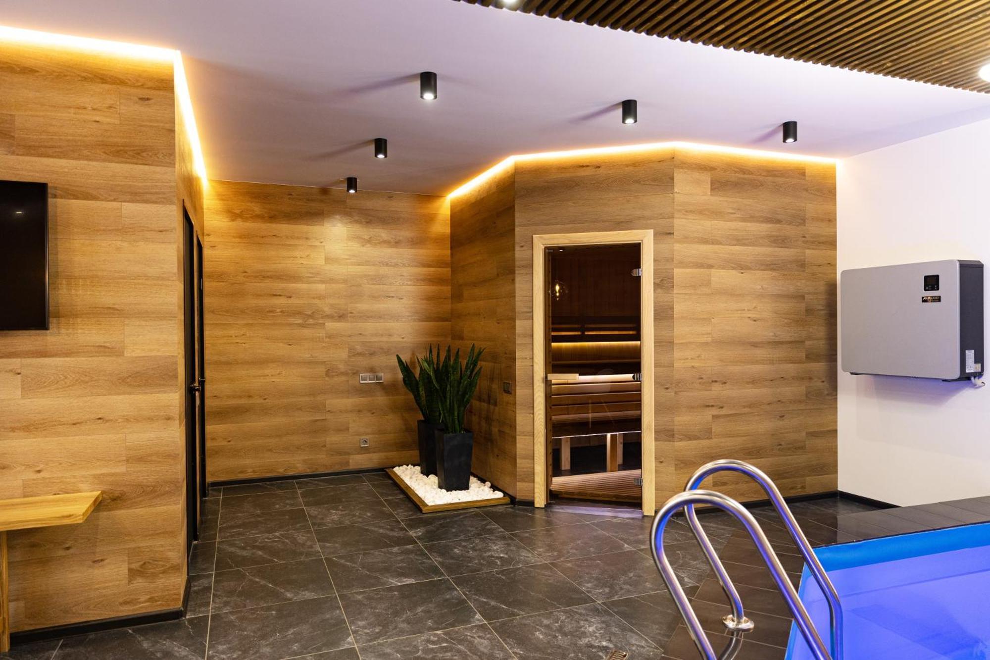 Svoi Hotel Poljanytsja Eksteriør bilde