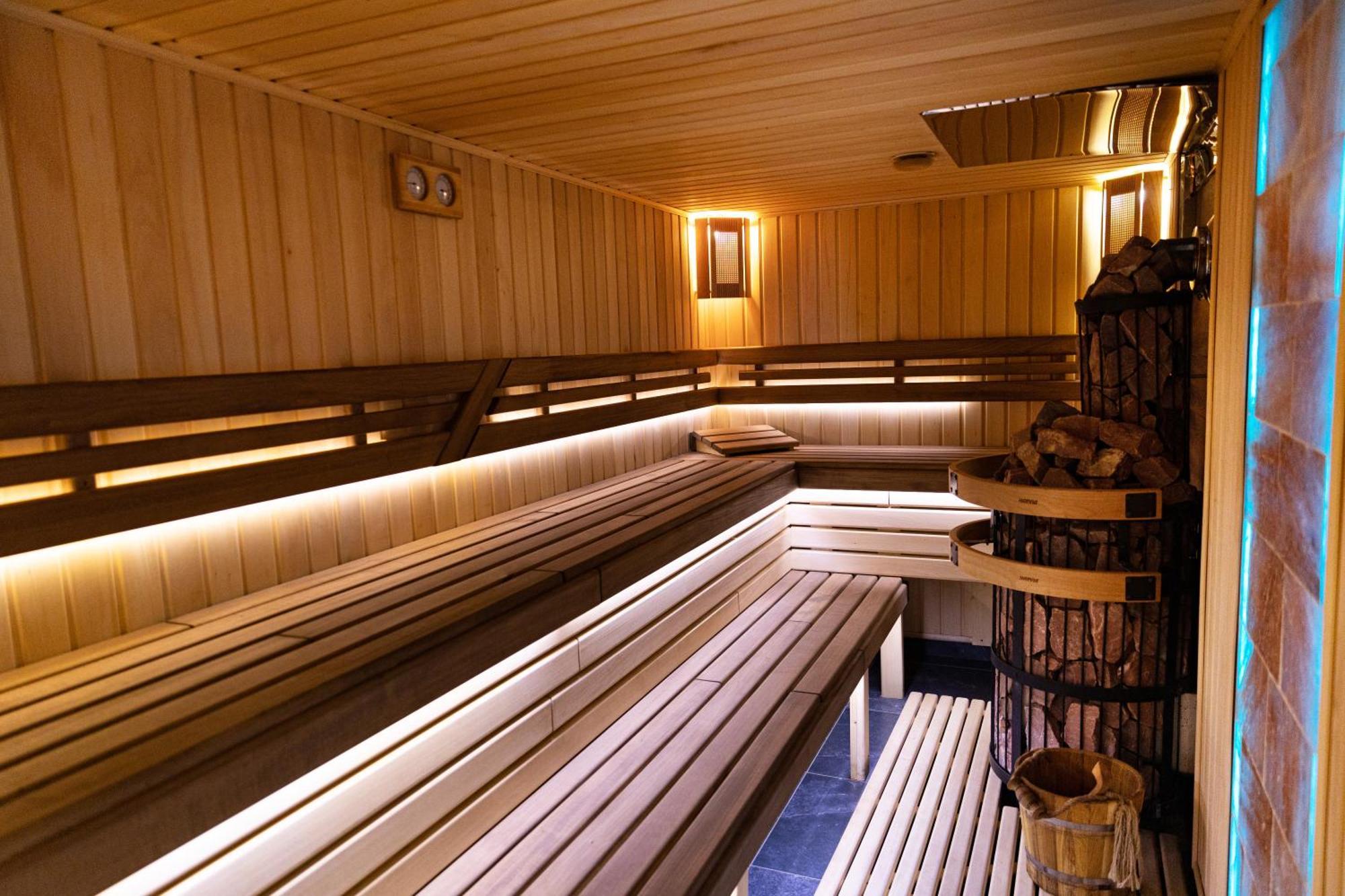 Svoi Hotel Poljanytsja Eksteriør bilde