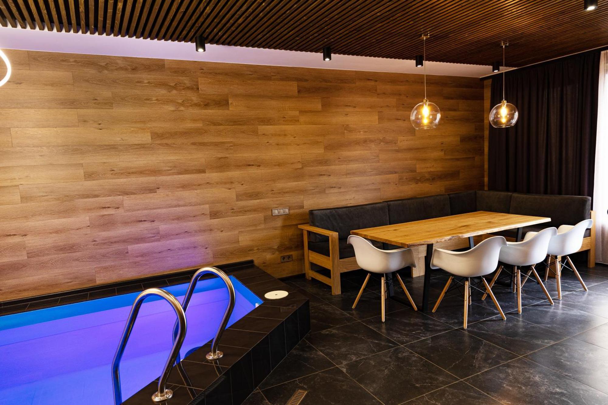 Svoi Hotel Poljanytsja Eksteriør bilde