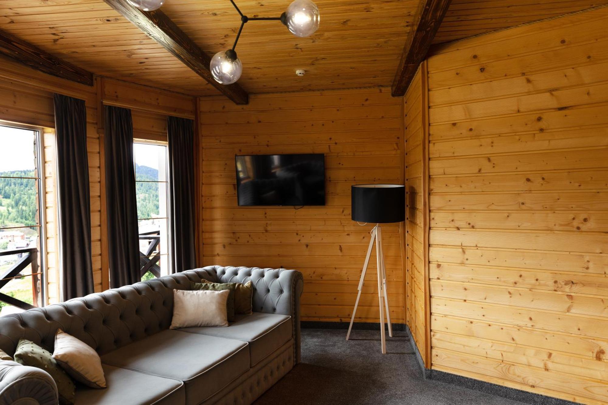 Svoi Hotel Poljanytsja Eksteriør bilde