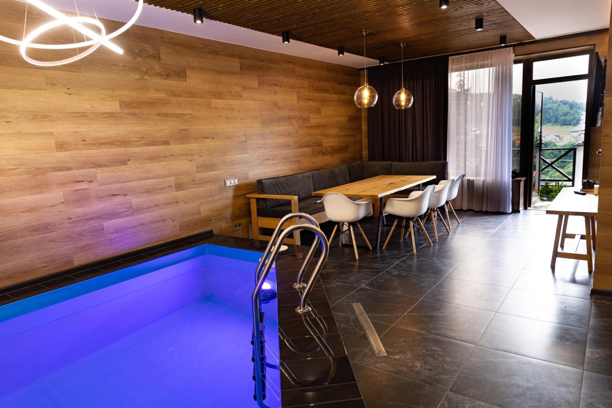 Svoi Hotel Poljanytsja Eksteriør bilde