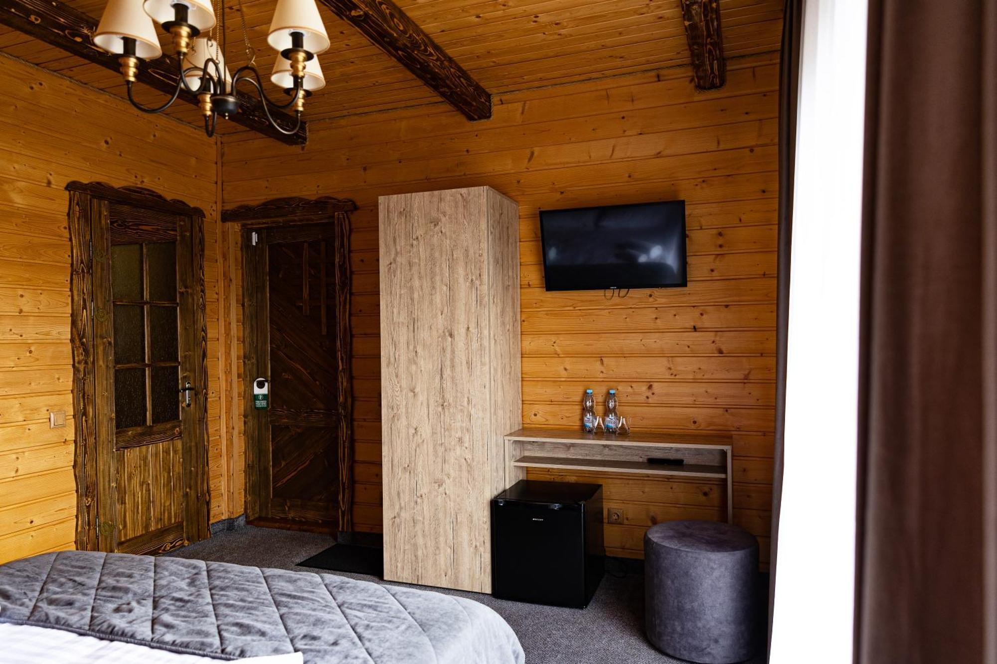 Svoi Hotel Poljanytsja Eksteriør bilde