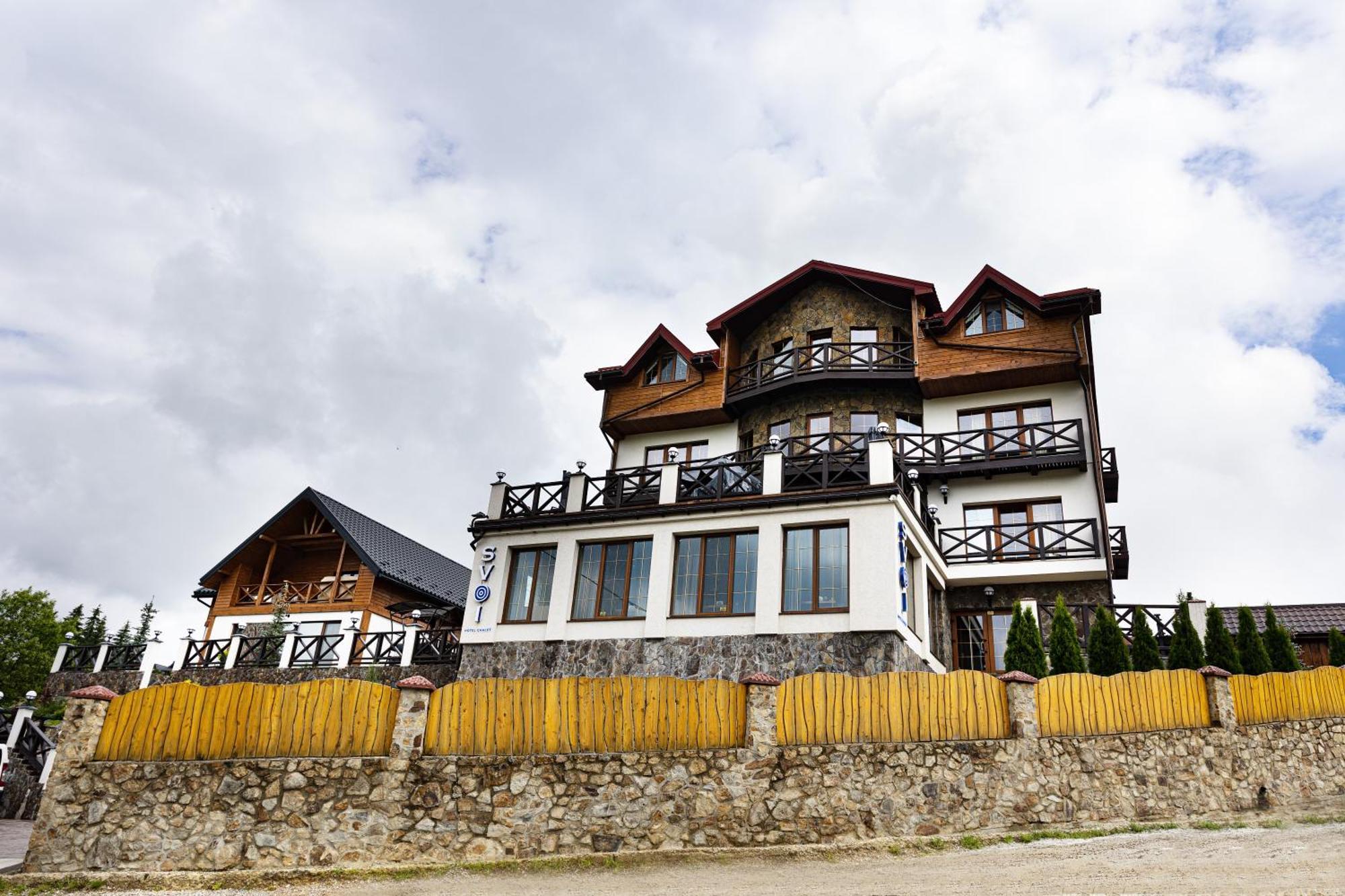 Svoi Hotel Poljanytsja Eksteriør bilde