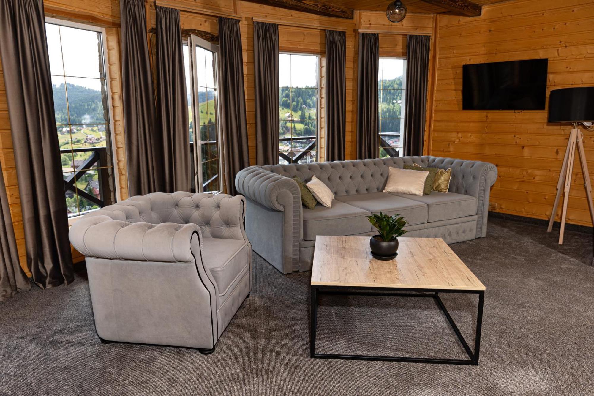 Svoi Hotel Poljanytsja Eksteriør bilde