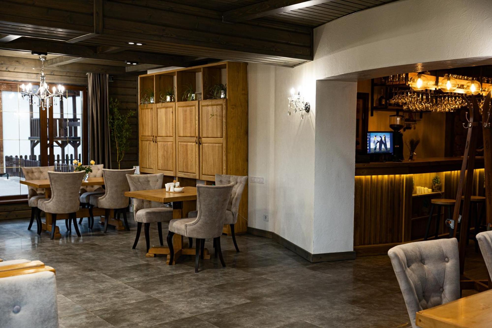 Svoi Hotel Poljanytsja Eksteriør bilde