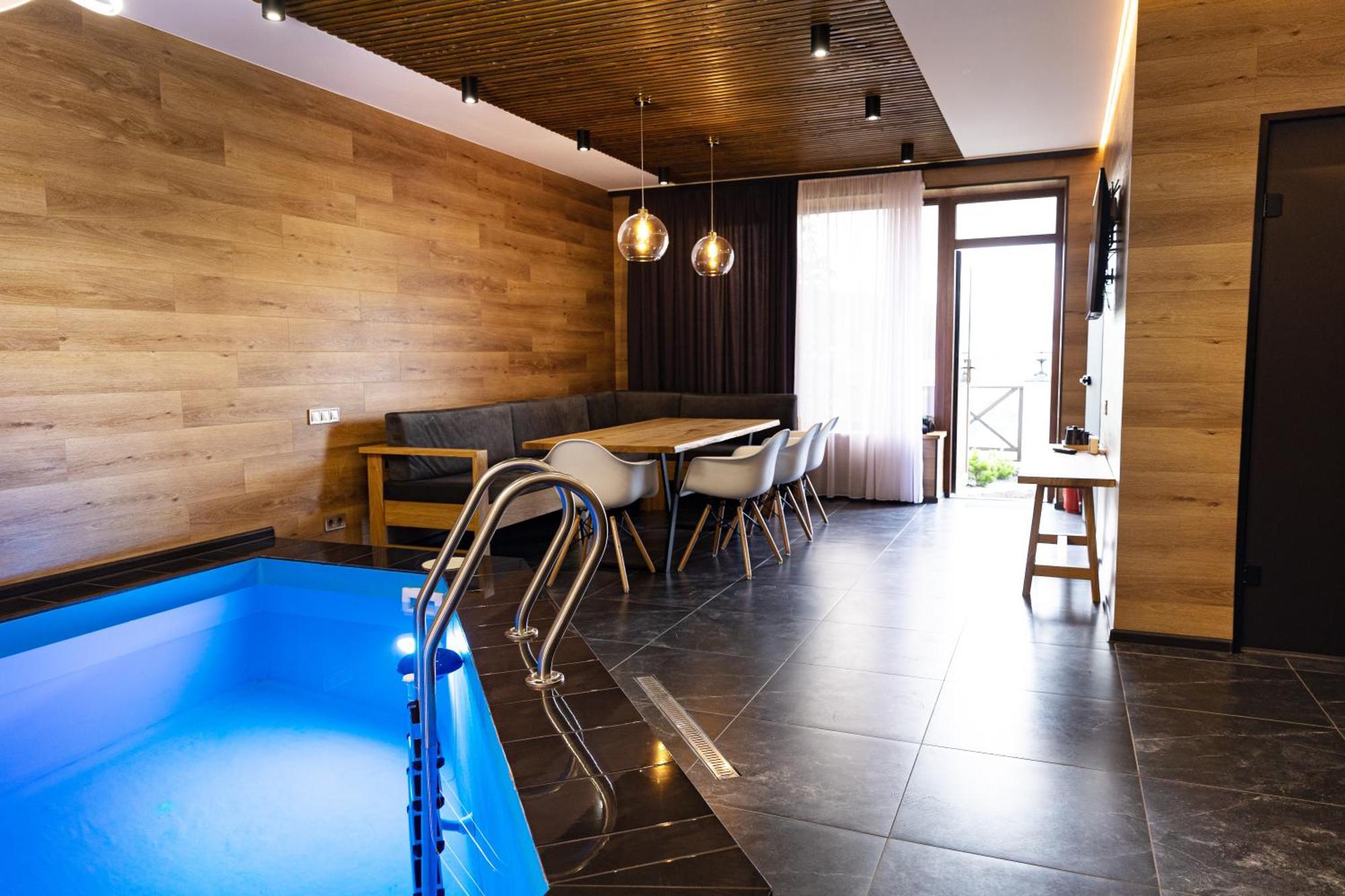Svoi Hotel Poljanytsja Eksteriør bilde